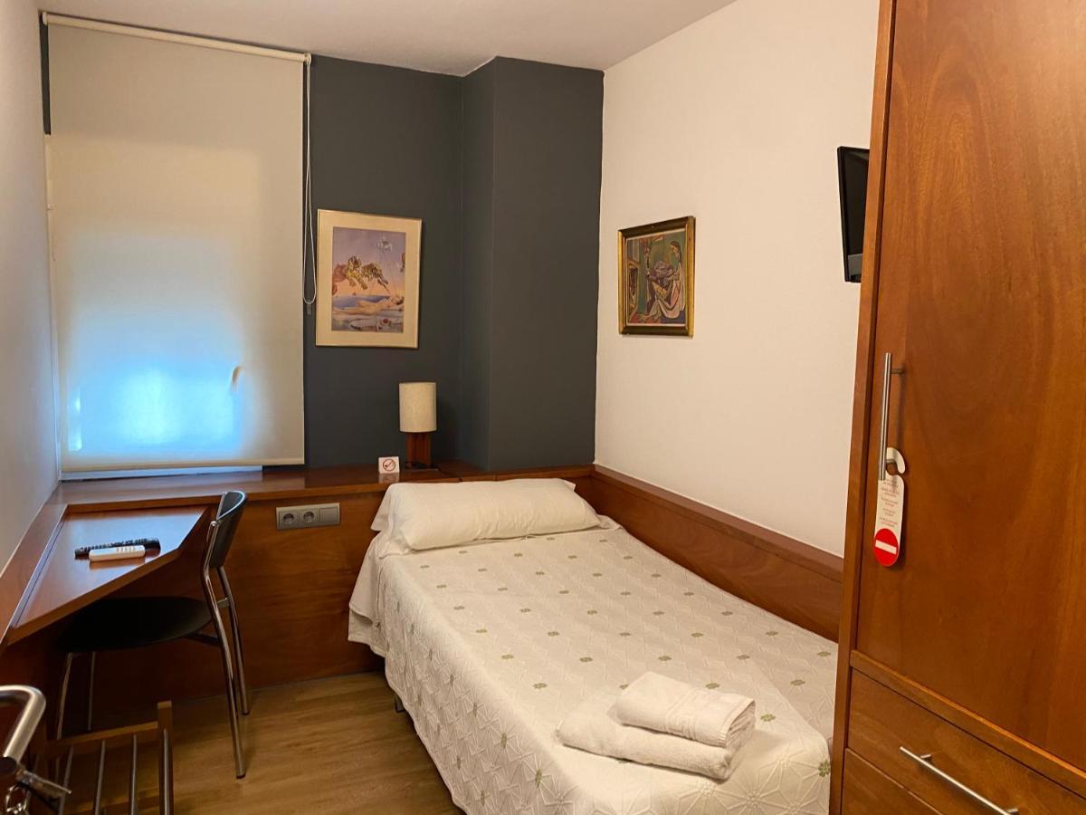 Hostal Galicia Cardedeu Εξωτερικό φωτογραφία