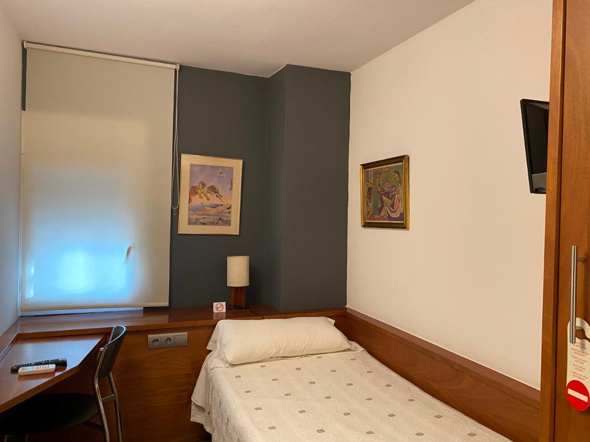 Hostal Galicia Cardedeu Εξωτερικό φωτογραφία